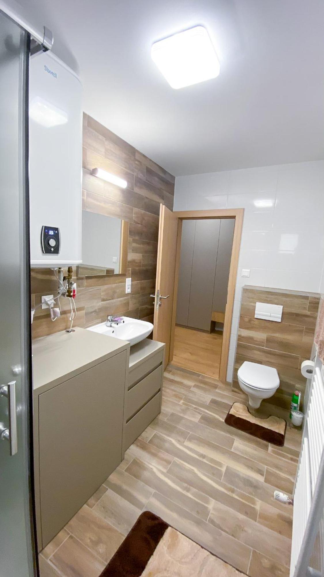 Riverfront Apartment Bešeňová Kültér fotó